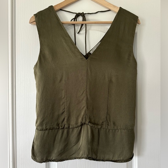 Everlane the Satin V-Neck Top - Picture 7 of 9